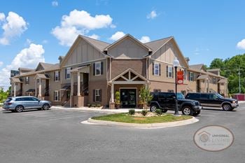 Onsite clubhouse and complimentary wifi in amenity space